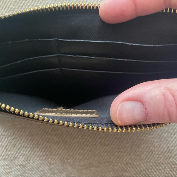 Neiman Marcus Leather Wristlet Metallic Zippered Pouch. 9 in.X5 1/2in. W/Strap. - Picture 8 of 10